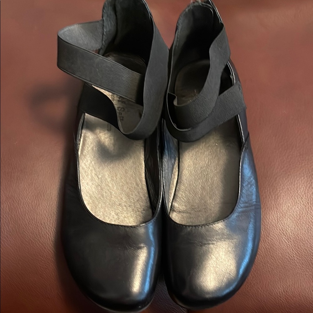 Elegant Black Women's Flats by Josef Seibel